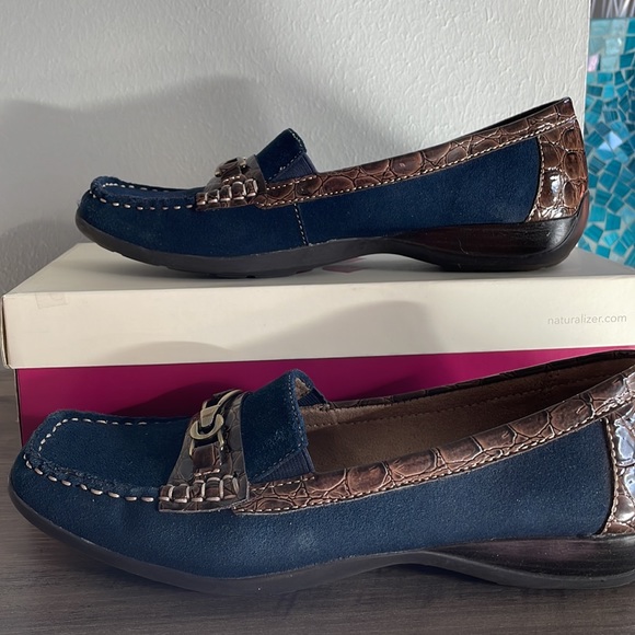 Naturalizer Canova Loafers Navy Suede with Brown Patent - Picture 8 of 9
